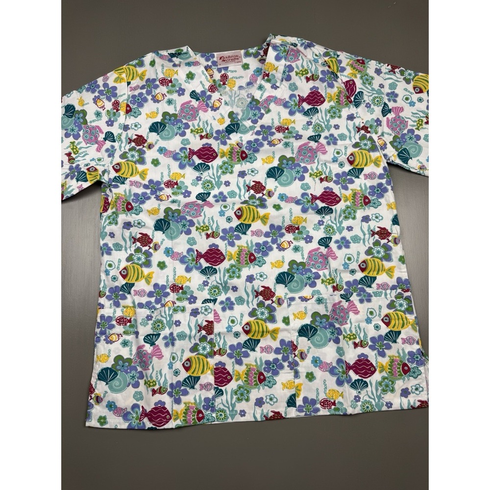 fashion scrubs women's scrub top size small fish sealife tropical v neck new